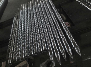 分享降低注塑機螺桿磨損程度的方法-華鴻